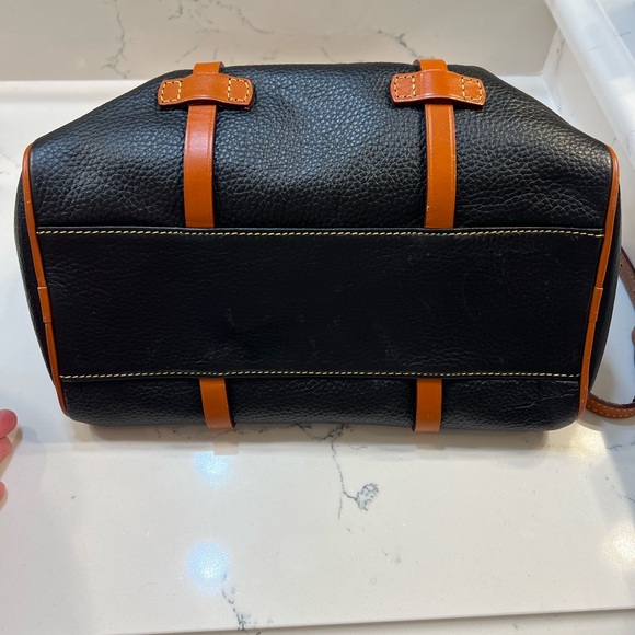Like new black and brown Dooney and Bourke purse. - Picture 5 of 8
